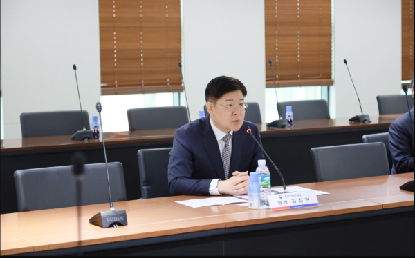 세정지원 안내하는 김진현 중부지방국세청장
