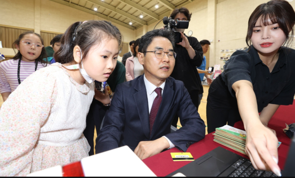 학생들과 소통하는 김창기 국세청장