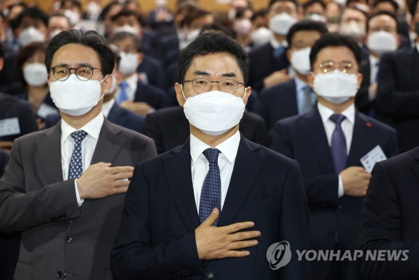 김창기 국세청장은 올 전국세무관서장회의에서 납세서비스에 대한 획기적인 개선 지원을 강조했다.